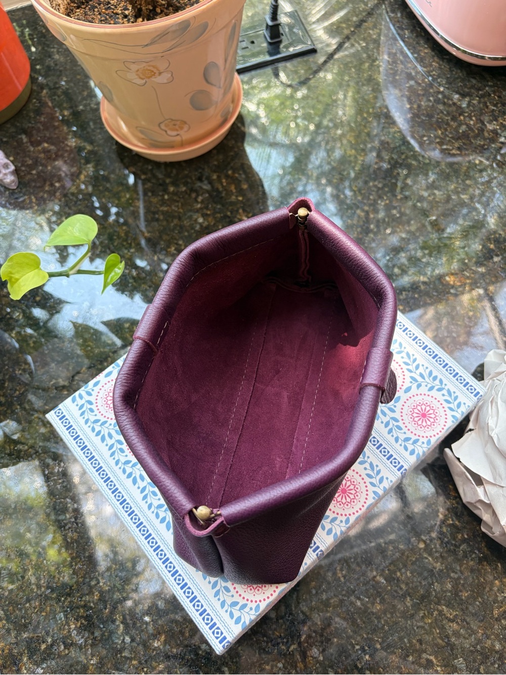 Portland Leather Plum Famed Frame Pouch - Picture 7 of 9